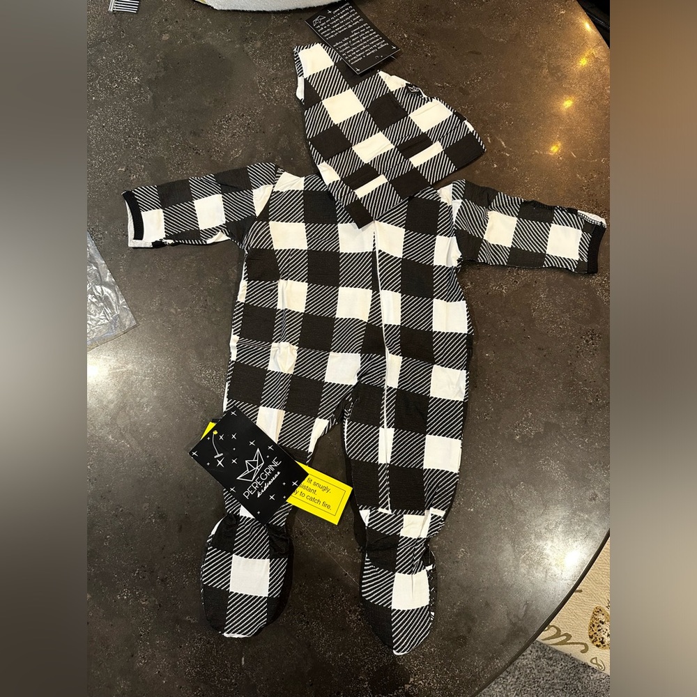 NWT Peregrine Kidswear Buffalo Check Footie Sleeper and Hat 6 - 12 months